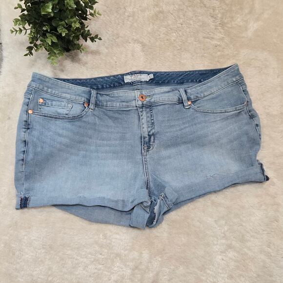 Torrid Cuffed Denim Jean Shorts, Size 24 - Picture 1 of 7